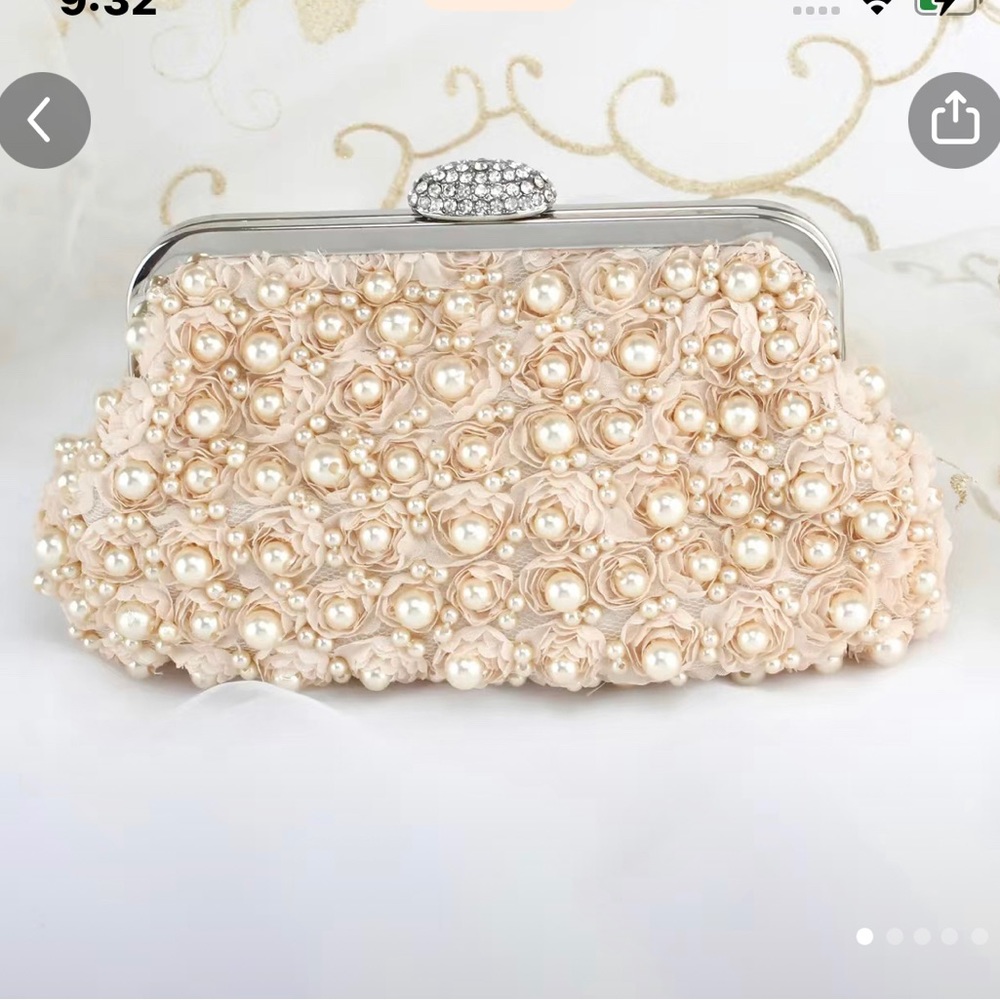 Delicate yet elegant